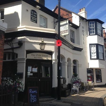 The Olde Swan Hotel Chertsey Exterior foto