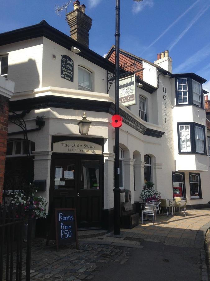 The Olde Swan Hotel Chertsey Exterior foto